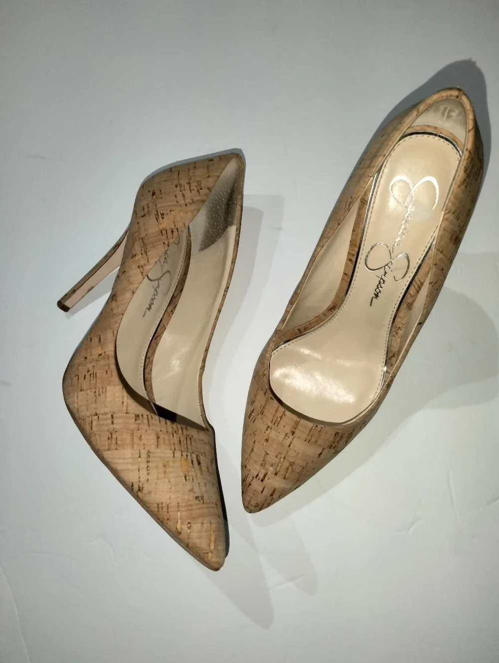 Jessica Simpson elegant pointed